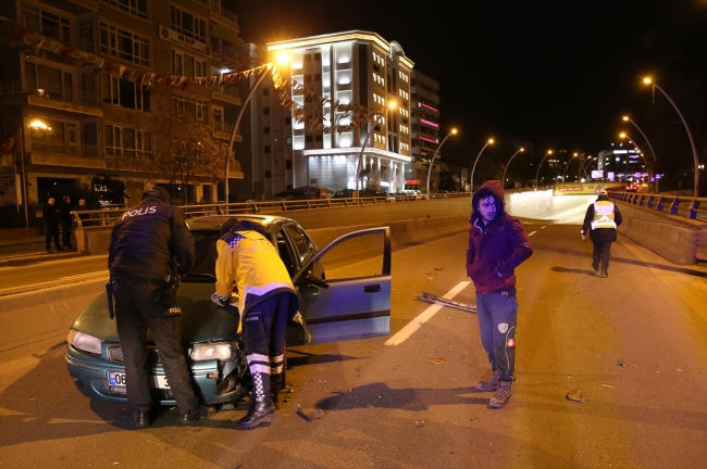 Alt geçide ters yönden giren araç kazaya neden oldu