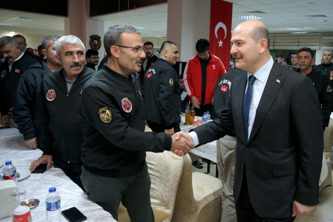 Bakan Soylu gaziler ve yakınlarıyla bir araya geldi