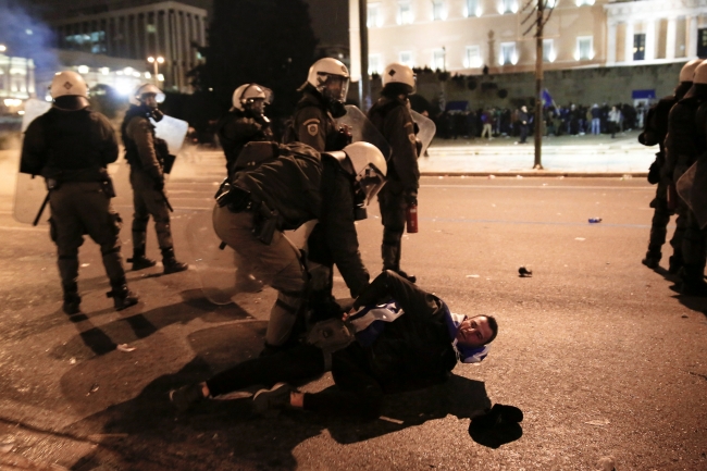 Yunanistan'da "Makedonya" protestosu olaylı geçti