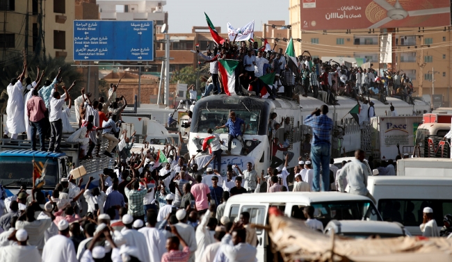 "Darbeci rejimi destekleyenler Sudan halkının düşmanıdır"