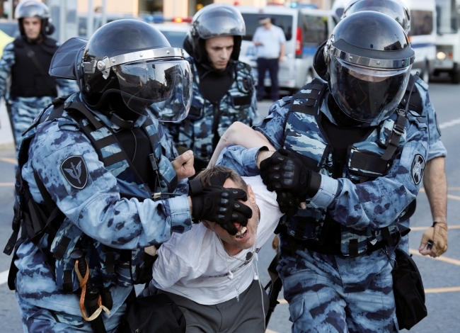 Rusya'daki seçim protestolarında gözaltı rekoru kırıldı