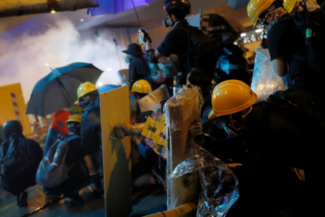 Hong Kong'daki protestolarda 13 kişi gözaltına alındı