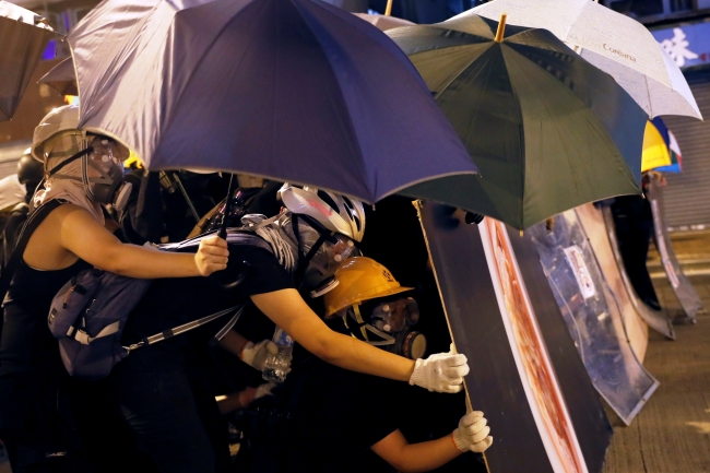 Hong Kong'daki protestolarda 13 kişi gözaltına alındı