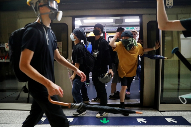 Hong Kong'daki protestolarda 13 kişi gözaltına alındı