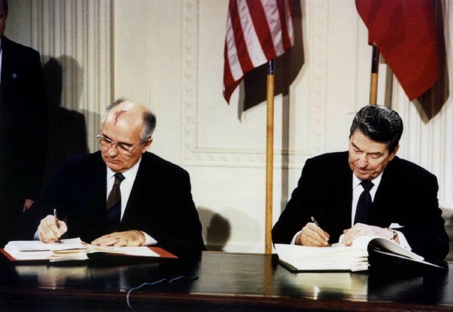 Dağılan Sovyetler Birliği'nin son lideri Mikhail Gorbaçov ve eski ABD Başkanı Ronald Reagan. Fotoğraf: Reuters / Arşiv