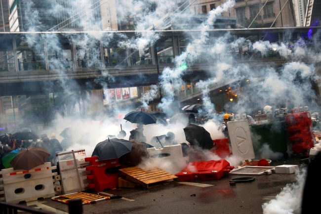 Hong Kong'da protestolar sürüyor