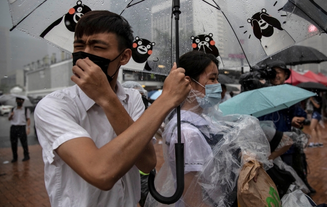 Hong Kong'da protestocu öğrenciler derslere girmedi