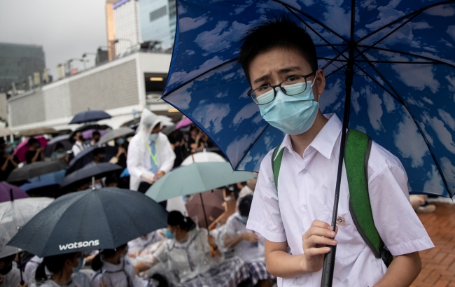 Hong Kong'da protestocu öğrenciler derslere girmedi