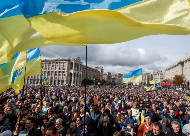 Donbas'ta seçim ihtimali Ukraynalıları sokağa döktü. Fotoğraf: Reuters