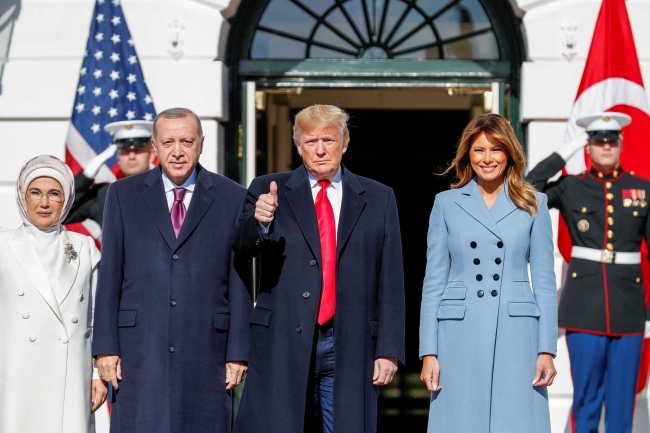 Cumhurbaşkanı Recep Tayyip Erdoğan, ABD Başkanı Donald Trump tarafından Beyaz Saray’da resmi törenle karşılandı. Fotoğraf: Reuters