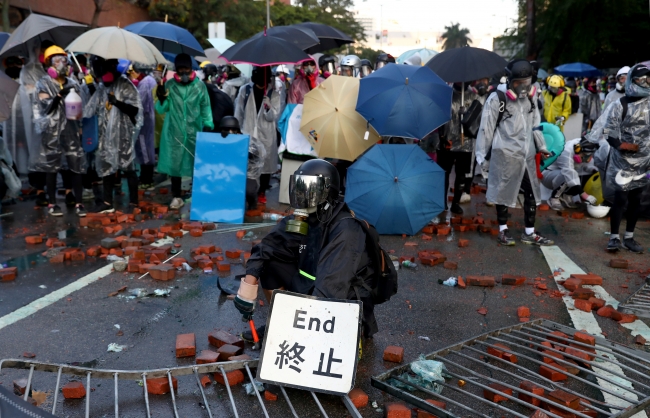 Çin'in Hong Kong Özel İdari Bölgesi'nde haziran ayından bu yana süren kitlesel protestolar devam ediyor. Fotoğraf: Reuters