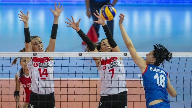 Kadın voleybolcular Türkiye'nin gururu oldu