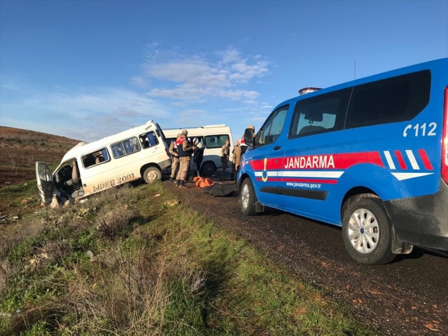 Şanlıurfa'da öğrenci servisi ile işçi servisi çarpıştı