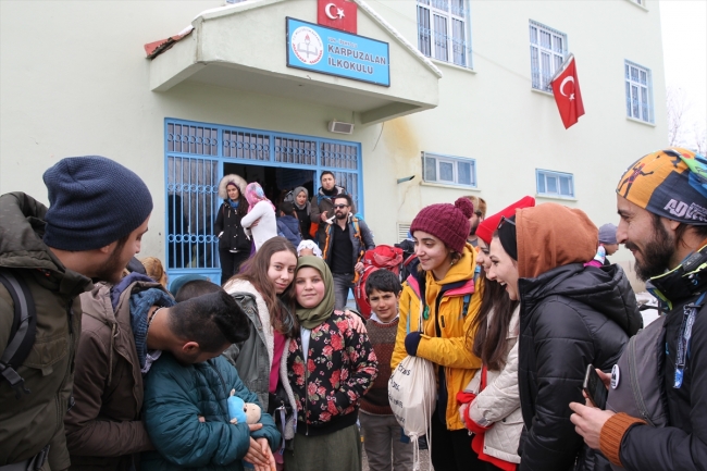 Gezginler, Van'daki çocuklar için "mutluluk" taşıdı