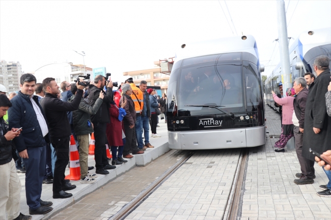 Tramvay hattının test sürüşünü Bakan Çavuşoğlu yaptı