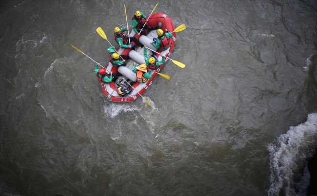 Düzce Melen Çayı'nda rafting sezonu açıldı