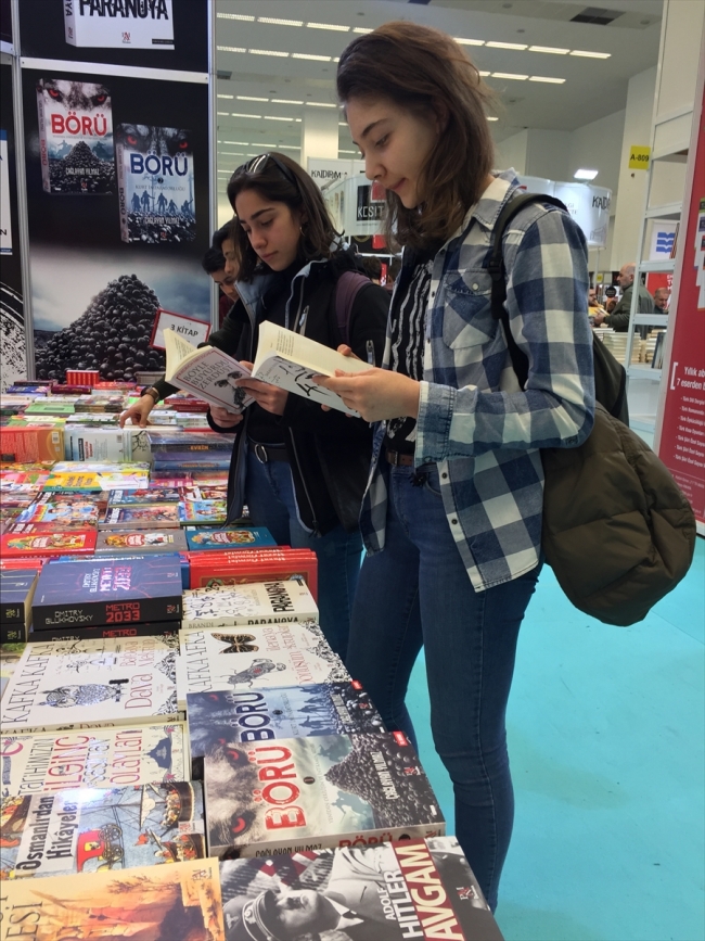 13. Ankara Kitap Fuarı'na yoğun ilgi sürüyor