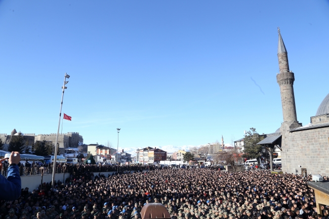 Afrin şehidini binlerce kişi uğurladı