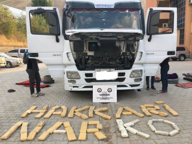 Hakkari'de güvenlik güçleri uyuşturucu satıcılarına göz açtırmıyor