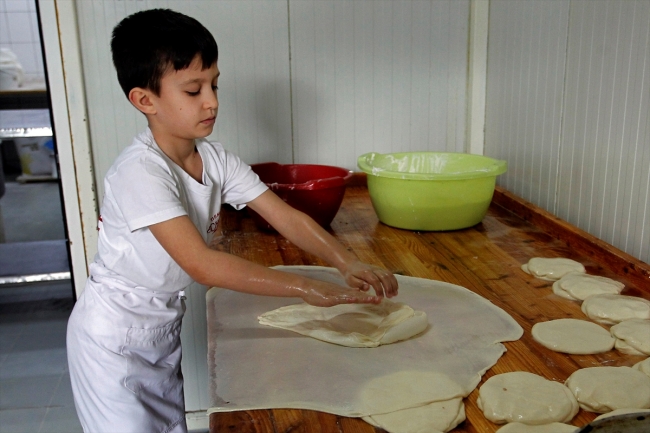 Sırbistan'ın en genç börek ustası aile geleneğini sürdürmek istiyor