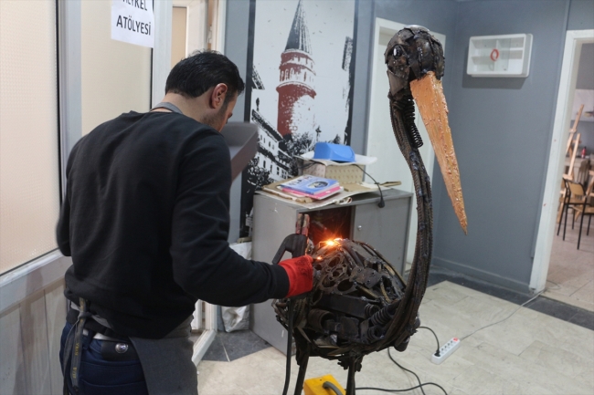 Hurda metalleri sanat eserine dönüştürüyor