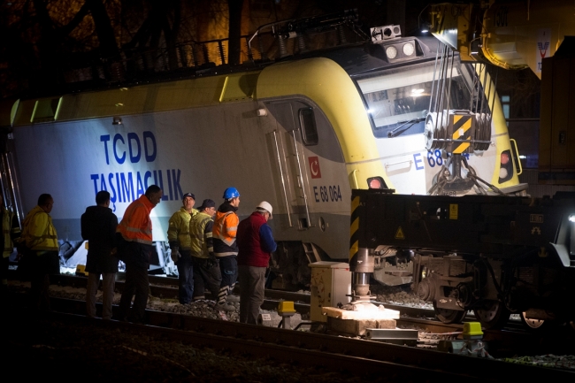 Ankara'da raydan çıkan akaryakıt yüklü tren olay yerinden kaldırıldı