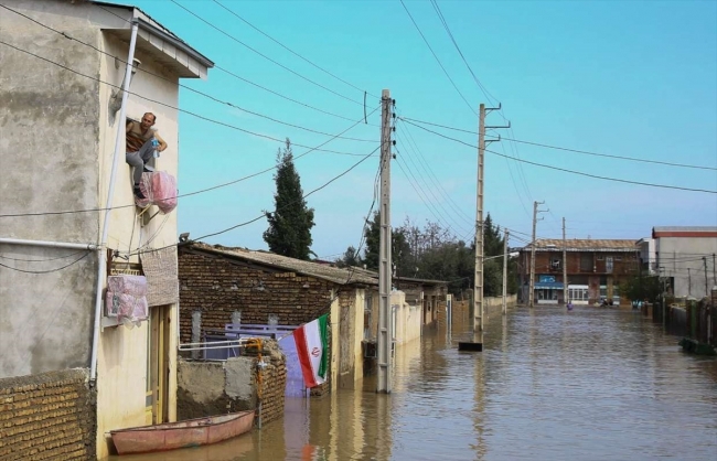 İran Cumhurbaşkanı Ruhani sel suyunun tahliyesi için orduya çağrı yaptı