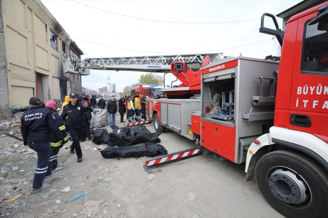 İskitler'de metruk binada yangın