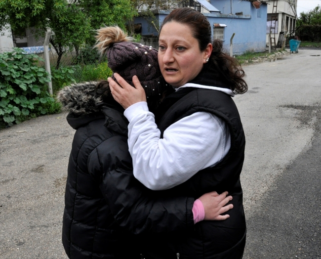 Yavruları ölen köpek mahalle sakinlerini duygulandırdı