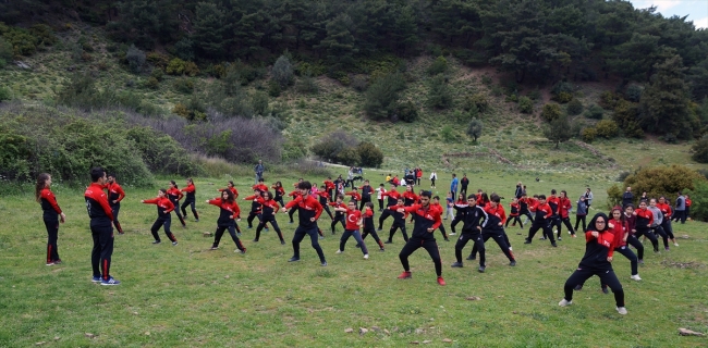 Milli tekvandocu öğrencilerini doğada eğitiyor