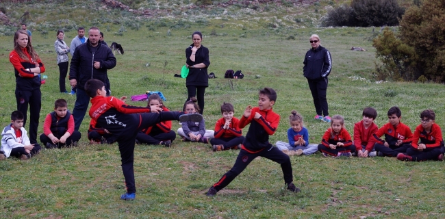 Milli tekvandocu öğrencilerini doğada eğitiyor