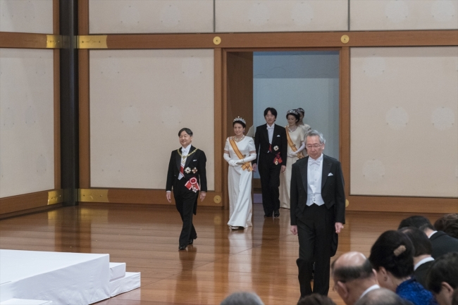 Japonya'da yeni imparator Naruhito oldu