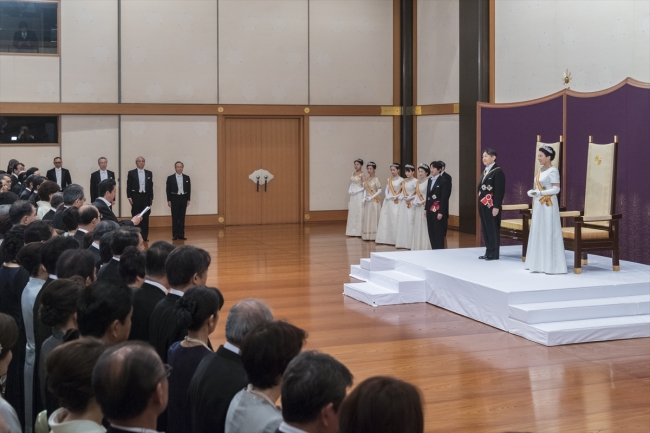 Japonya'da yeni imparator Naruhito oldu