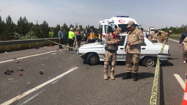 İşçileri taşıyan midibüs devrildi: 5 ölü, 13 yaralı