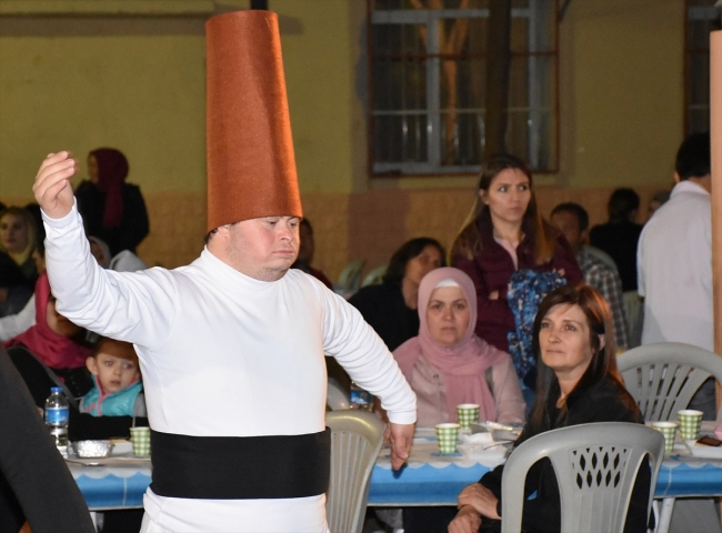 Manisa'da engelli semazenlerden ramazan gösterimi