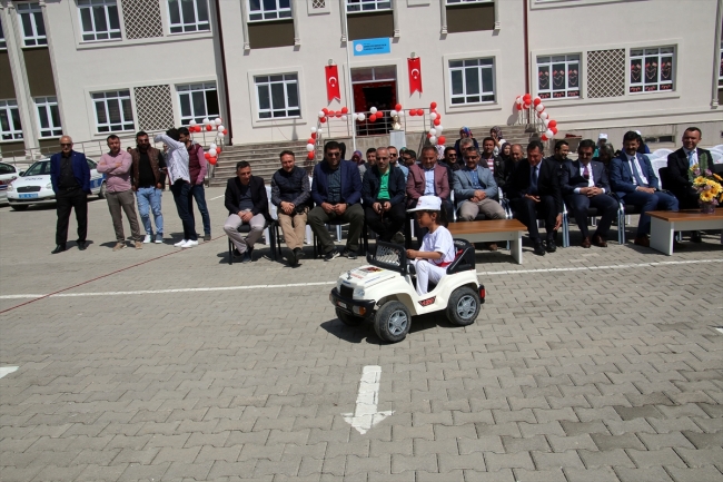 Trafik bilincini köydeki eğitim parkurunda öğreniyorlar