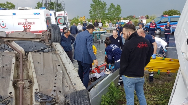 Tekirdağ'da minibüsle otomobil çarpıştı: 2 ölü, 2 yaralı