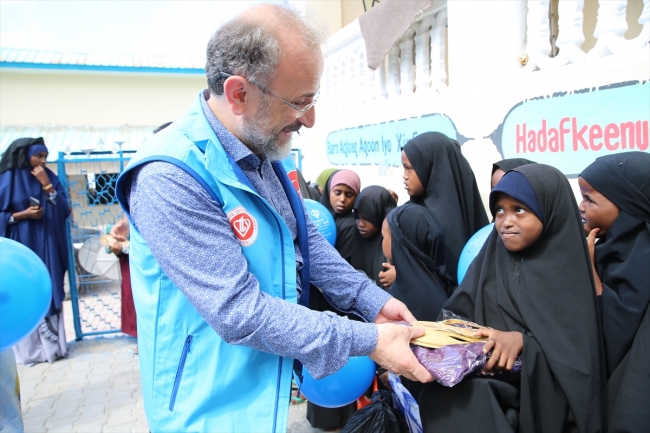 Türkiye Diyanet Vakfından Somalili çocuklara bayramlık