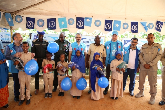 Türkiye Diyanet Vakfından Somalili çocuklara bayramlık