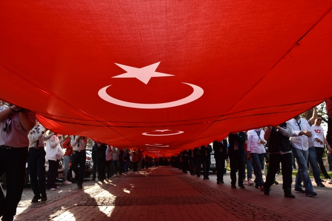 Samsun'da 1919 metrelik Türk bayrağı açıldı