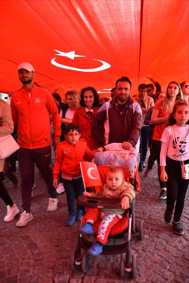 Samsun'da 1919 metrelik Türk bayrağı açıldı