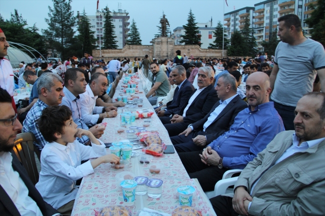 Midyat'ta ramazanın ruhu toplu iftarlarda yaşanıyor