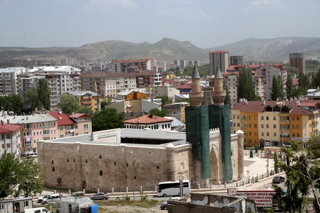 7 asırlık Gök Medrese ziyarete açıldı