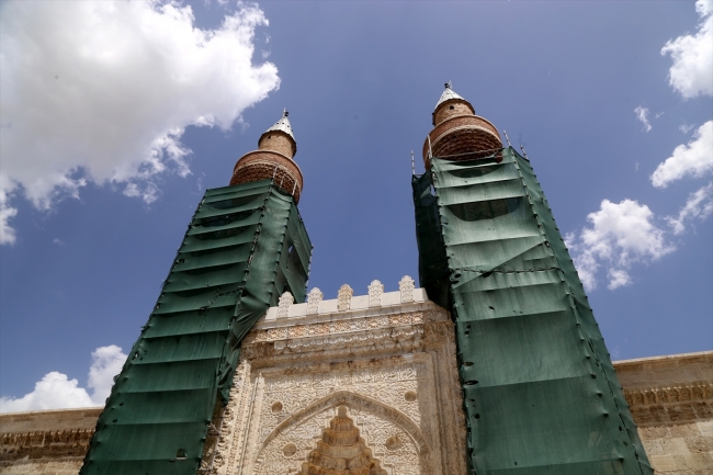 7 asırlık Gök Medrese ziyarete açıldı