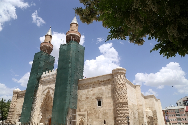 7 asırlık Gök Medrese ziyarete açıldı