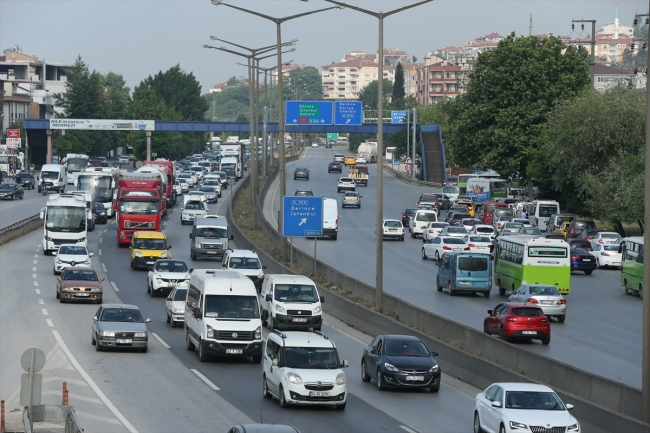 Anadolu Otoyolu'nda araç yoğunluğu