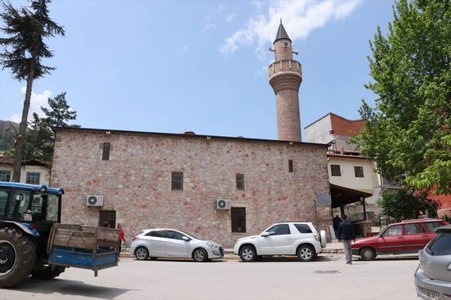 Tarihi camii bin yıldır Müslümanların hizmetinde