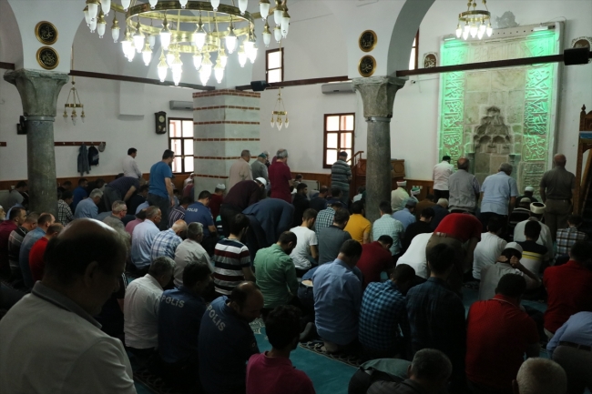 Tarihi camii bin yıldır Müslümanların hizmetinde