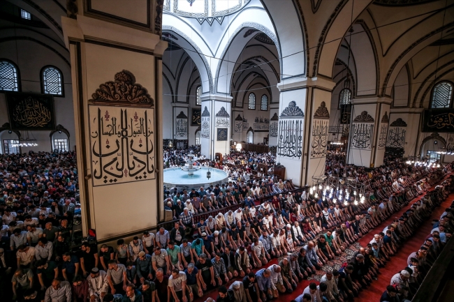 Yurt genelinde bayram idrak ediliyor