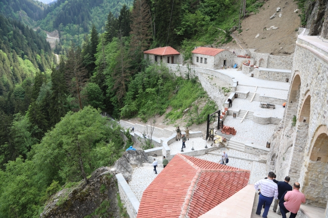 Turizmin gözdesi "Sümela" ziyaretçilerini bekliyor